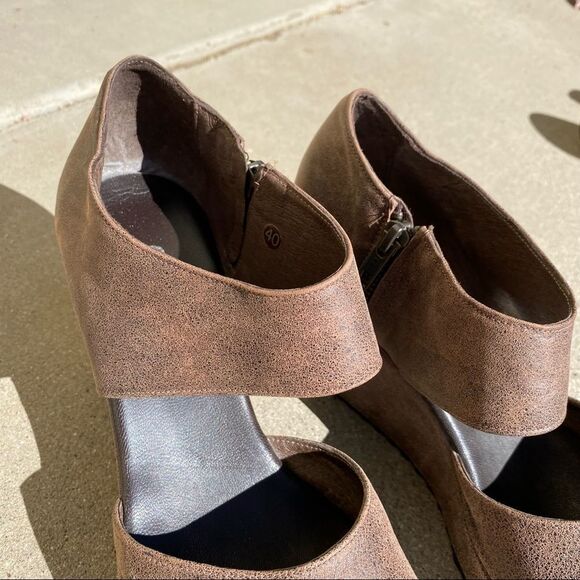 🍄 Cordani Brown Heeled Wedges - Picture 4 of 7